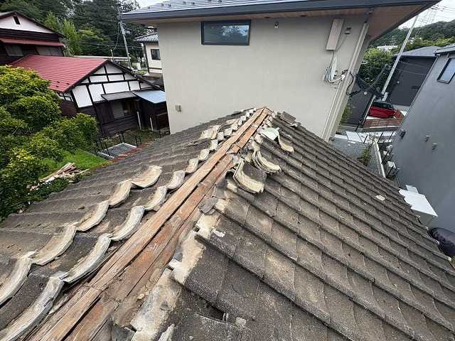 棟下地を露出した屋根